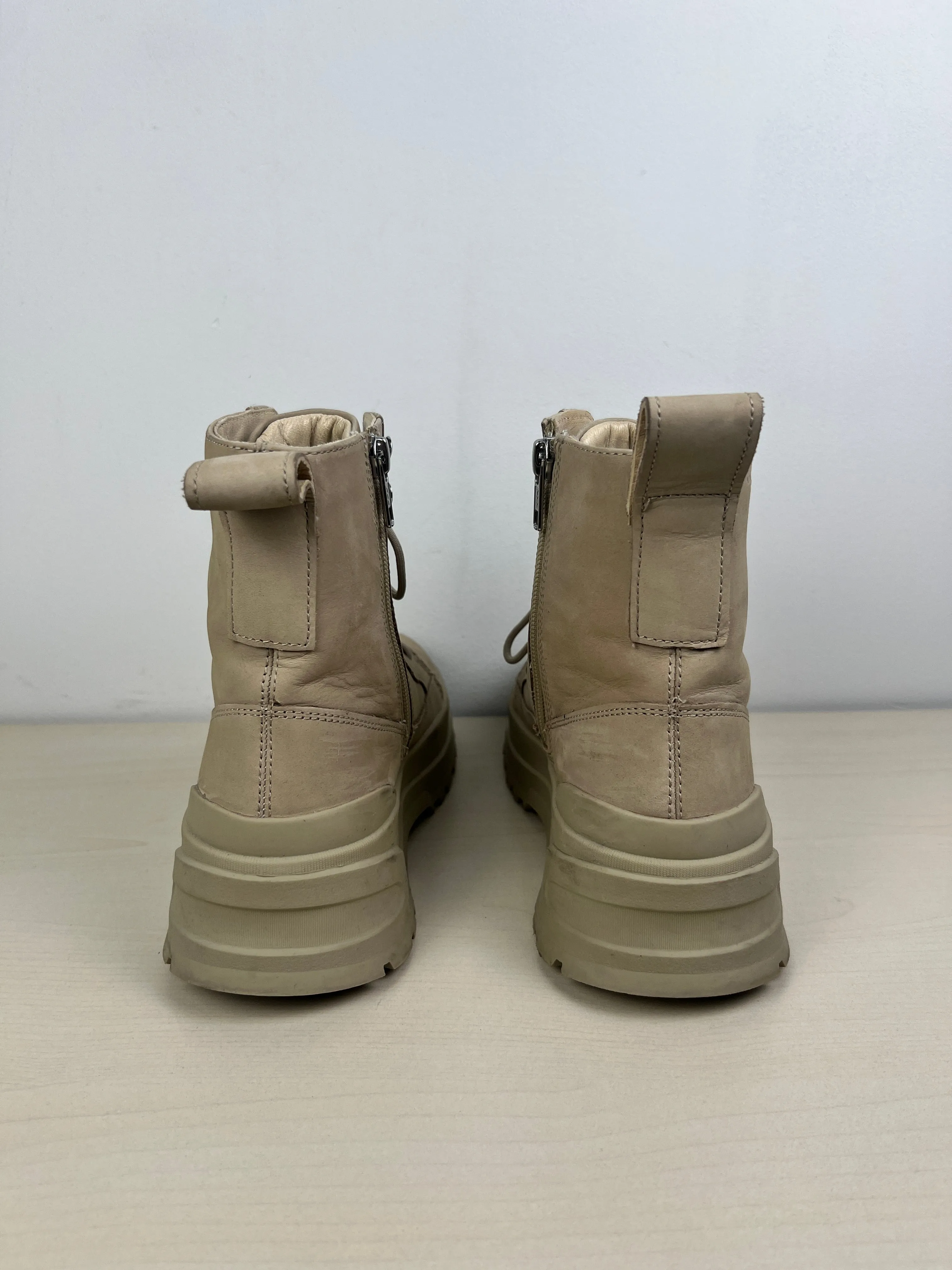 Boots Combat By VAGABOND In Cream, Size: 6