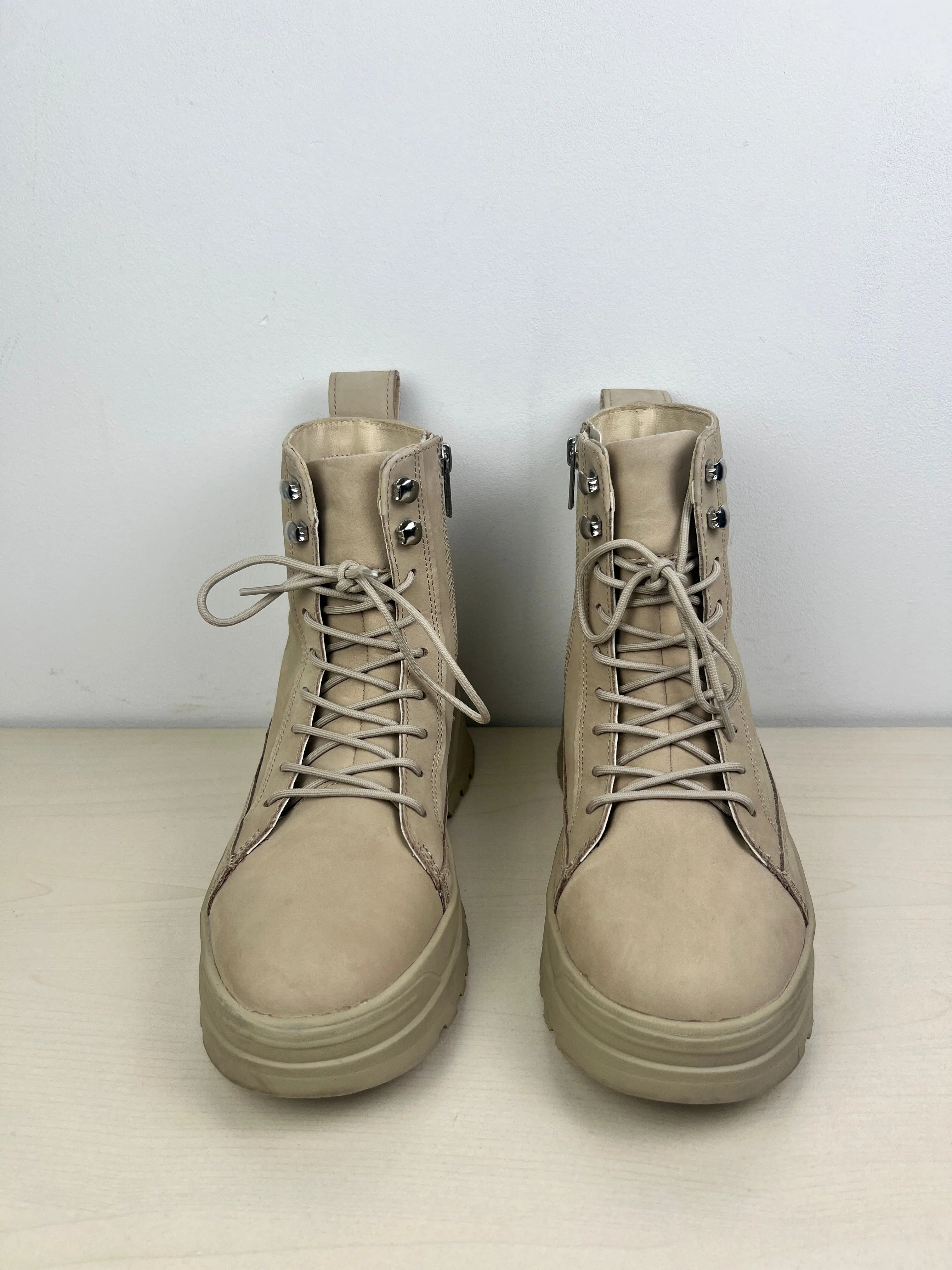 Boots Combat By VAGABOND In Cream, Size: 6