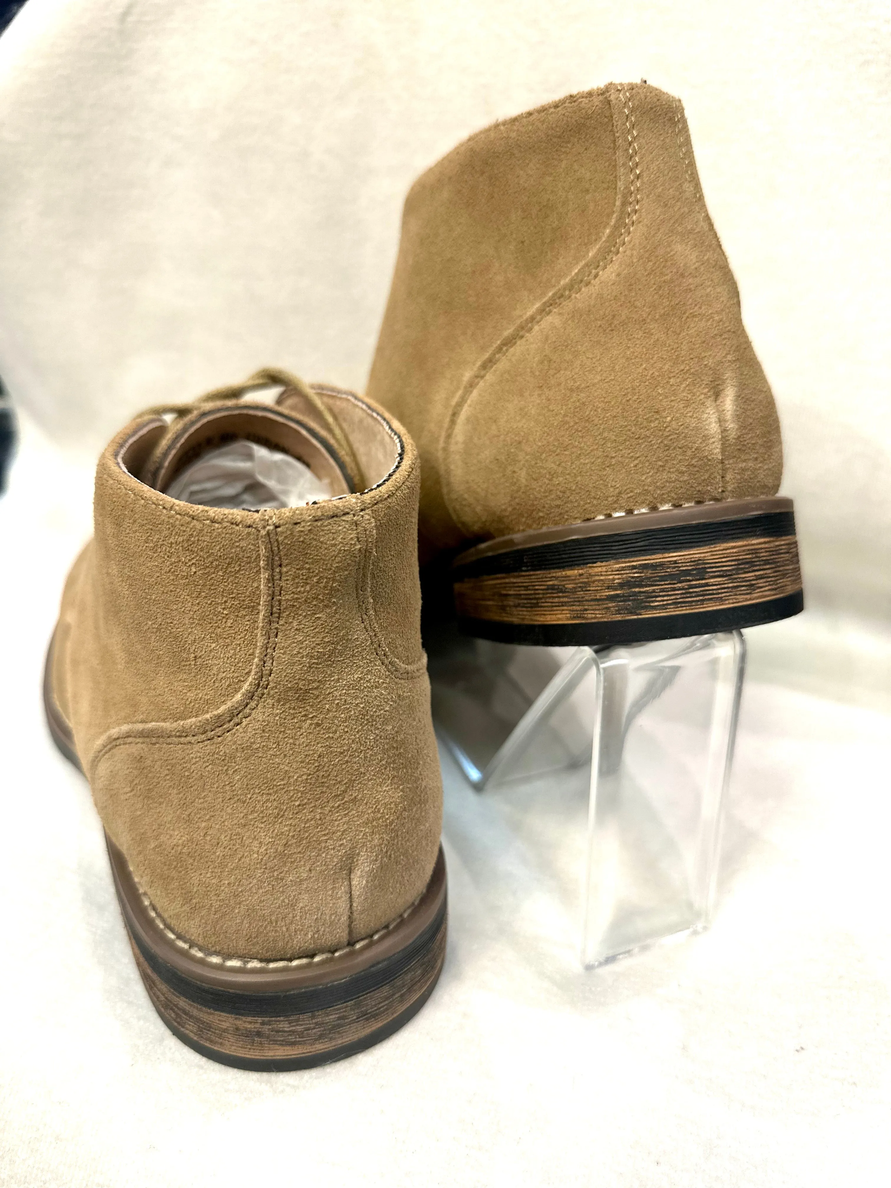 BRUNO MARC CHUKKA BOOTS size 10 (PREOWNED)