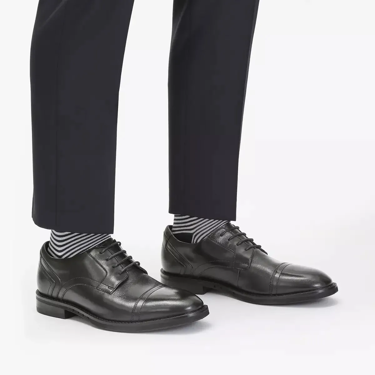 Clarks Un Hugh Cap Toe Dress Shoe - Black