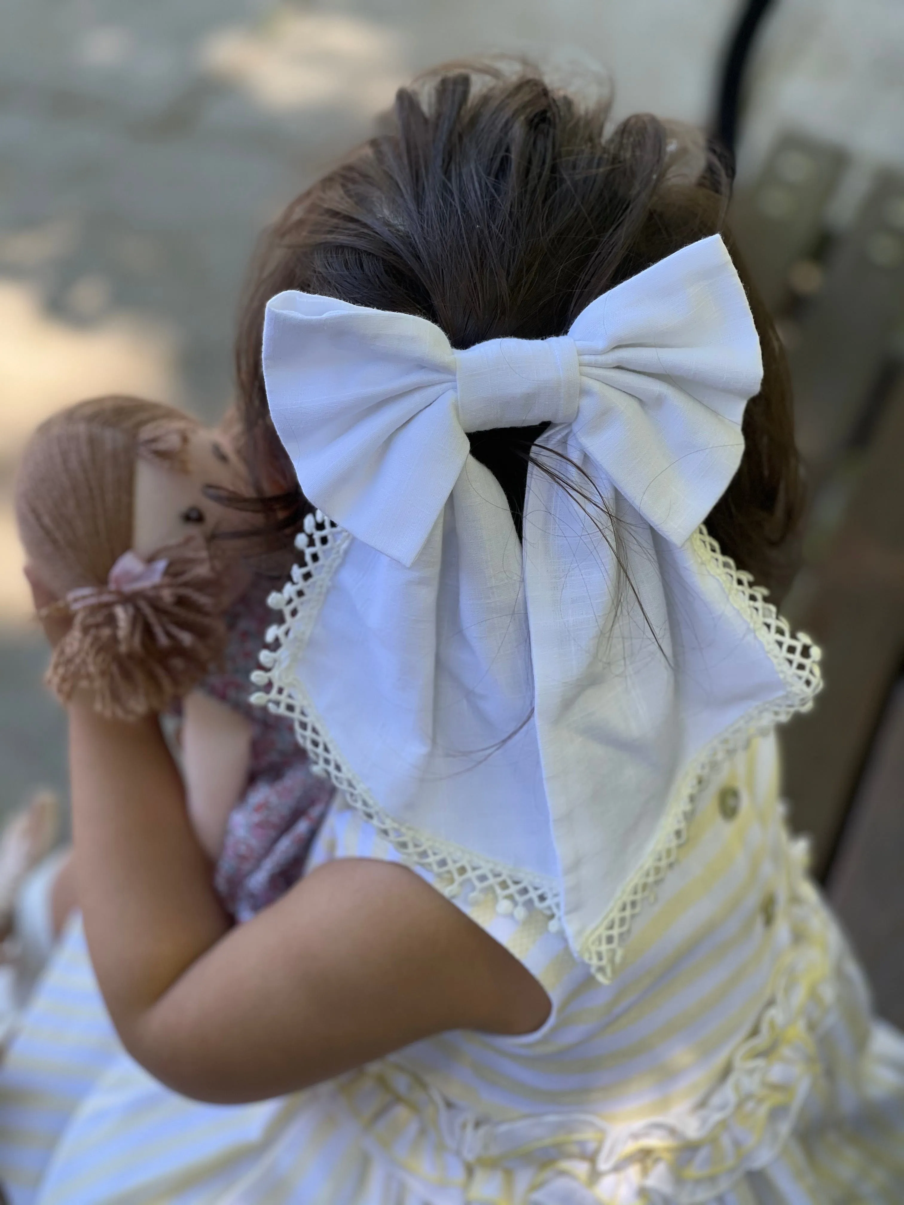 Jaylin White Linen Hair Bow