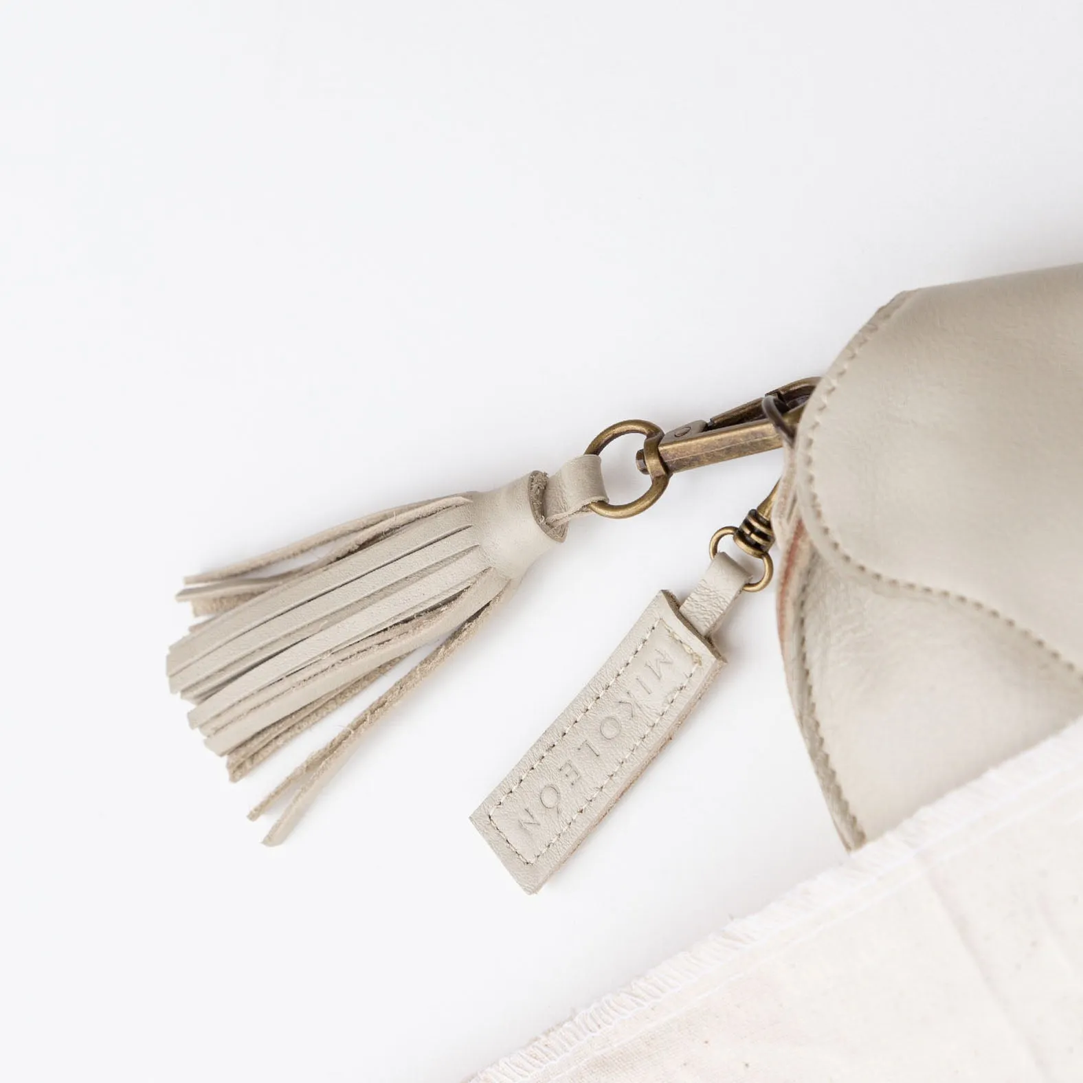 MK221222 - Flequito Bone [Leather Tassel]